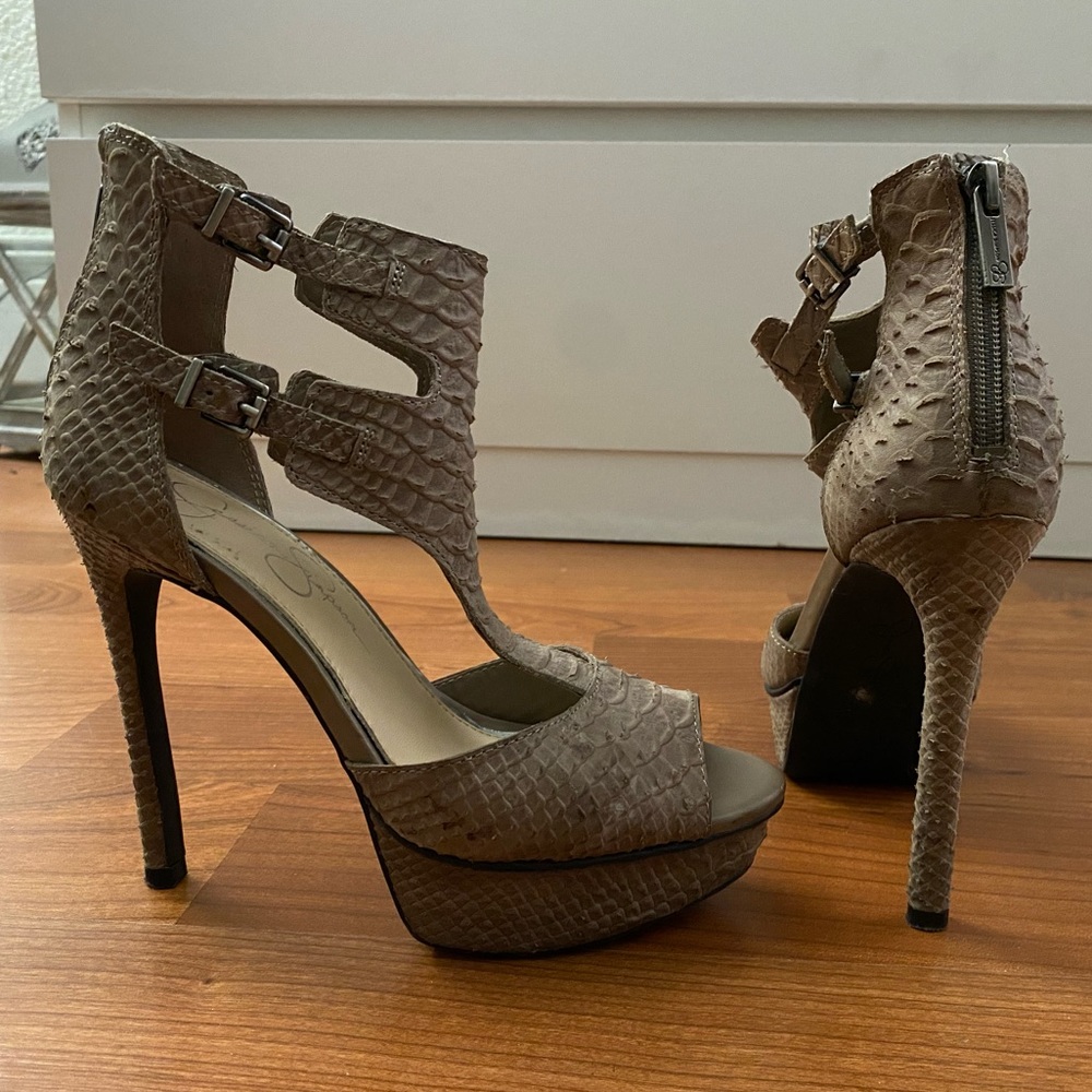 Gently worn great condition Jessica Simpson heels